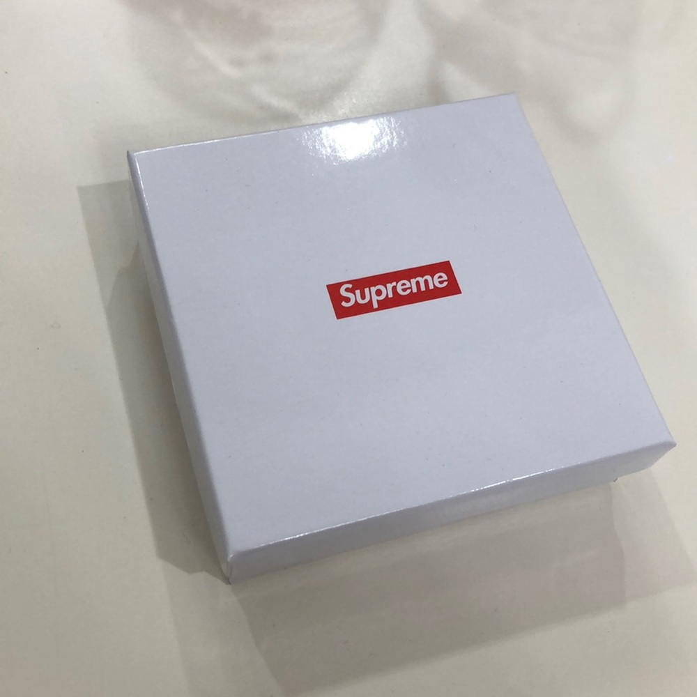 Supreme Box - Picture 2 of 6